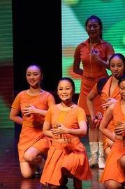 舞台女生跳舞视频吃瓜,揭秘舞台女生跳舞视频背后的吃瓜故事